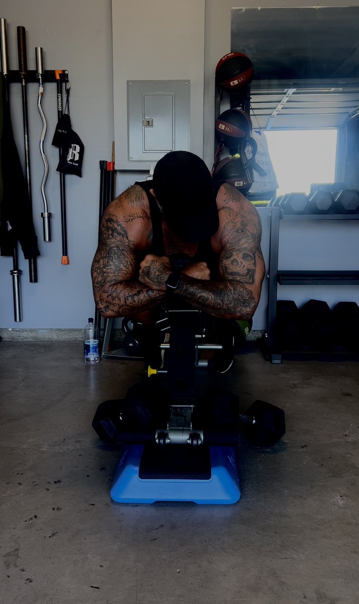L_alejandro2015's tweet photo. You know the drill it’s taco Tuesday y’all 🌮 I smashed my workout now time to smash some tacos 🌮 like/rt/follow and tell me what motivates you. Once we get to 100 likes/ rt I’ll pick a winner for some tacos. #TacoTuesday https://t.co/0MHGuBUdqk
