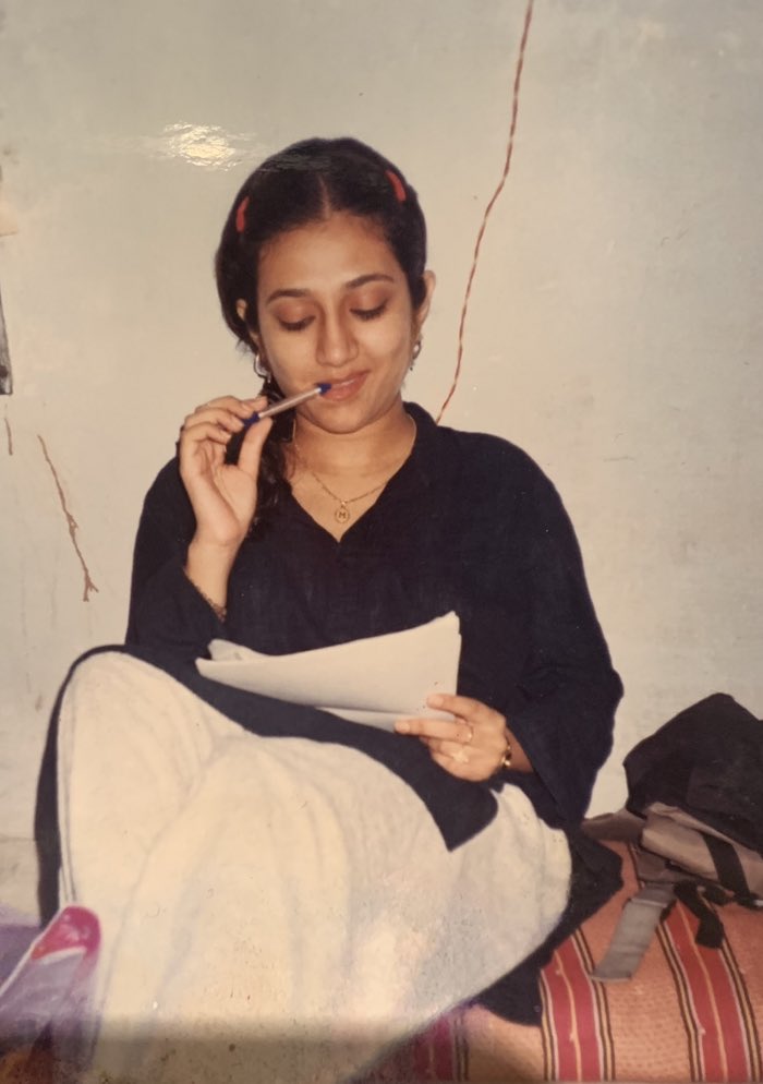 KhajuriaManu's tweet photo. At 20 or so. Trying to keep sane at TISS Mumbai 😅
Had already been bullied for my name and mocked for a Shiv chalisa kept in my room. Made me stronger and more curious about my Dharma. https://t.co/k2UE7g29r2