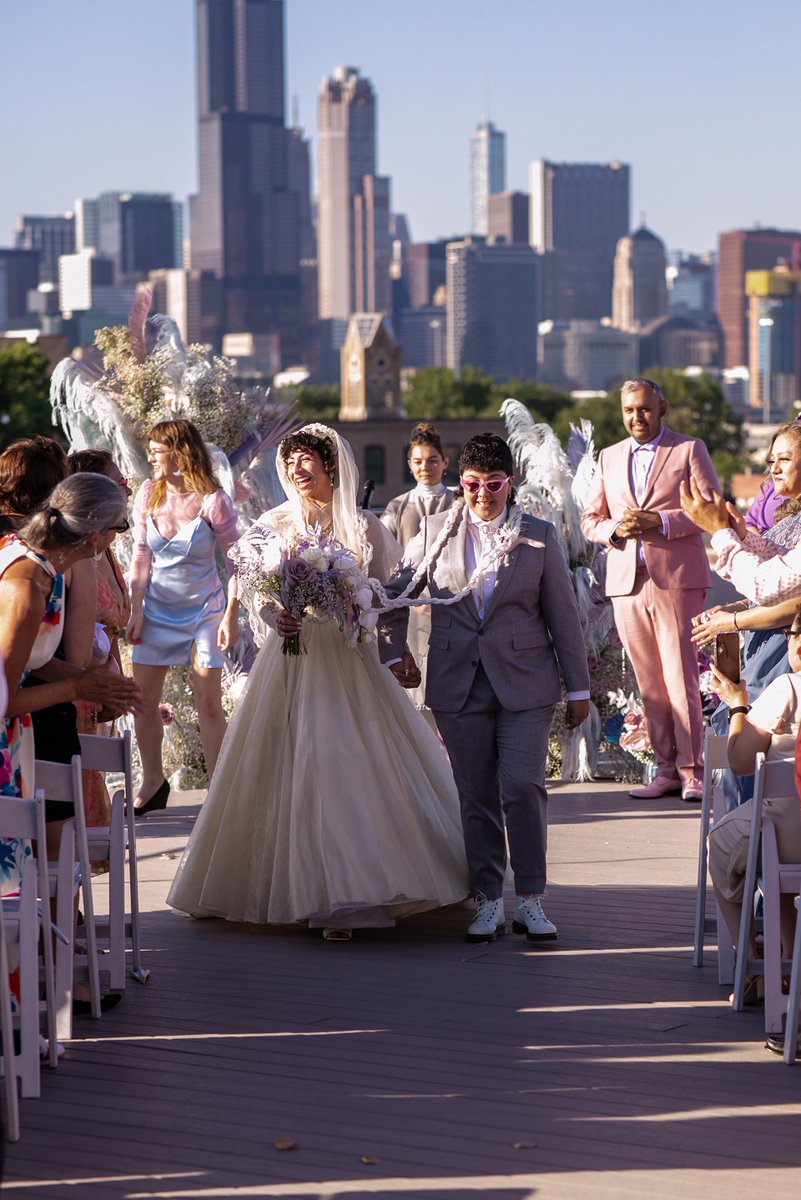Lacuna2150's tweet photo. And they lived happily ever after 💕

📸 Sprung Photo

#lacunaevents #lacunalofts #chicagoeventvenue #pride #weddingvenue #chicagowedding #lgbtqwedding https://t.co/MO8ZTy6LZ7