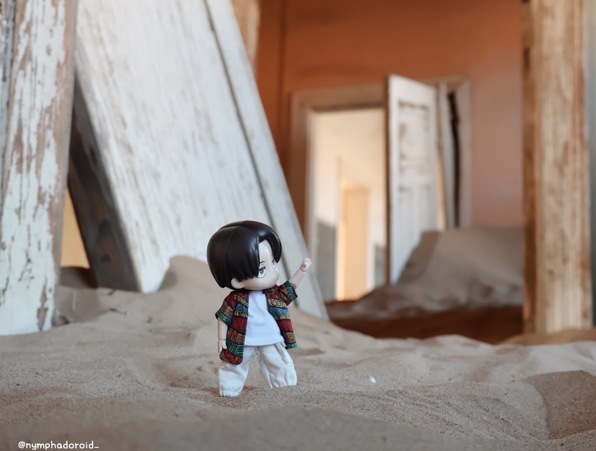 nymphadoroid_'s tweet photo. Discovering ruins #levihan #nendoroid #sandcity #namibia #nendography #kolmanskop https://t.co/EadTnSB2z5
