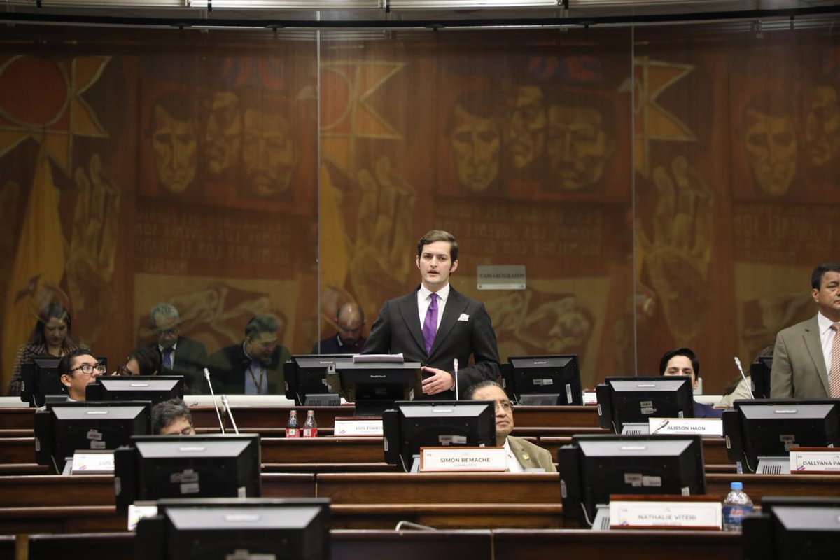 🔴 #JuicioPolítico | El As. <a href="/etorrescobo/">Esteban Torres Cobo</a> expresa qué el Pdte. <a href="/LassoGuillermo/">Guillermo Lasso</a> conoció de información de corrupción en <a href="/FlopecEp/">EP-FLOPEC</a>. Se destituyó a un gerente y se pidió la renuncia al ex ministro de transparencia <a href="/LuisVerdesotoo1/">Luis Verdesoto</a>