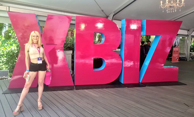 I made it to #XBIZMiami!! https://t.co/wtWsJ1Qho4<a href="/tag/xbizmiami"class="tags">#XBIZMiami</a>
