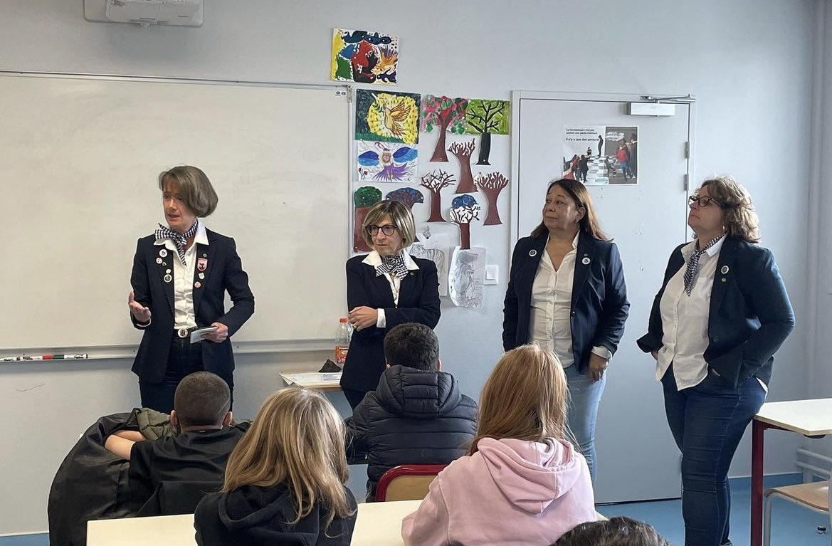 FerryVichy's tweet image. ✅ Action #CESCE 
Installation d’un distributeur de protections hygiéniques gratuites dans les toilettes des filles par l’association Agora 67 #Vichy, merci ! 
🙏🏻 à M. SEM d’avoir permis ce partenariat ainsi qu’au travail des 4ème1! #EgaliteFH @acclermont @DSDEN_03 @VilleDeVichy