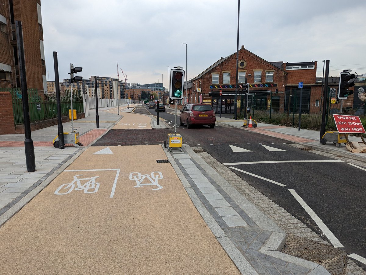 Great to speak to @activetravelcaf about the @ConnectingLeeds vision for sustainable transport and the work we've done to improve 🚴 & 🚶🏼‍♀️infrastructure and public realm in Leeds in recent years. Some illustrative examples below.