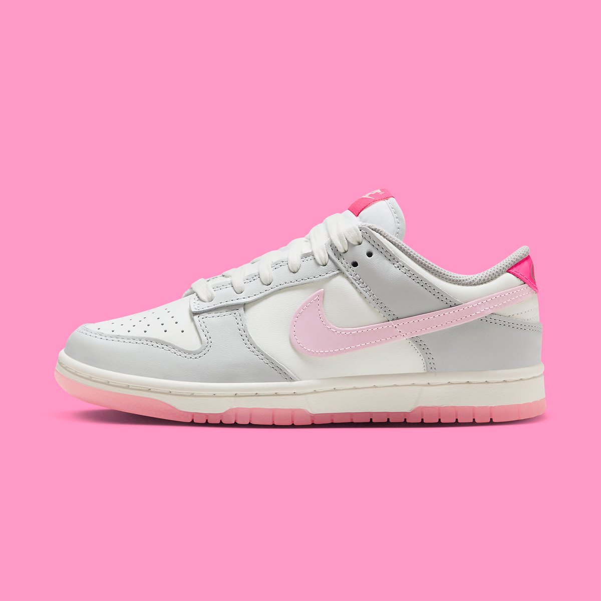 houseofheat's tweet photo. There's another Nike Dunk Low "52" On the Way 👀

SEE MORE: https://t.co/XXCp6llH2S https://t.co/xAezPCynlF
