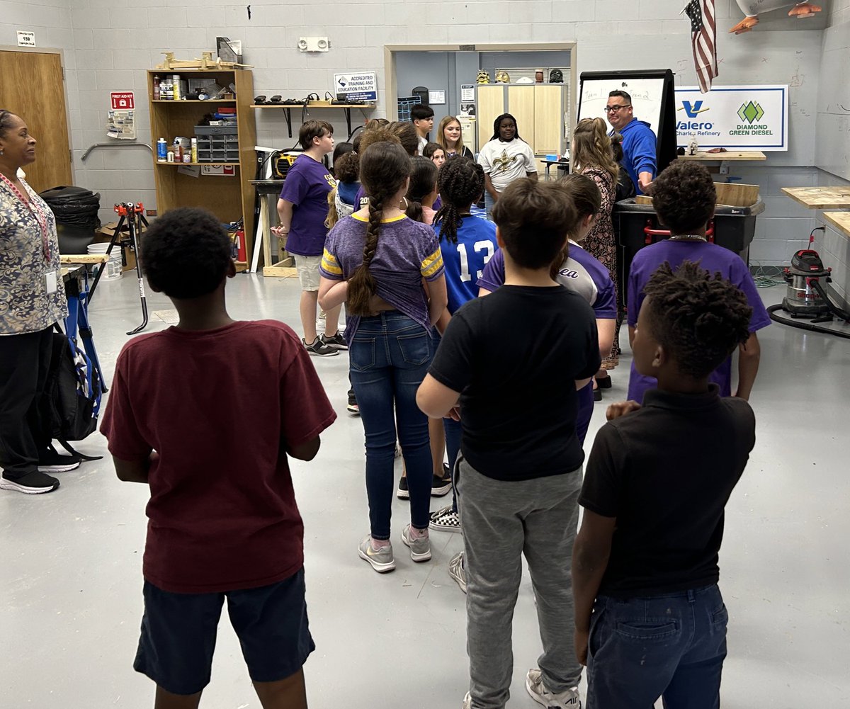 satellitecenter's tweet photo. We had a great time sharing the Satellite Center with the 5th graders from @Lakewood_Gators @SCPPS https://t.co/ICb7jkrQk9