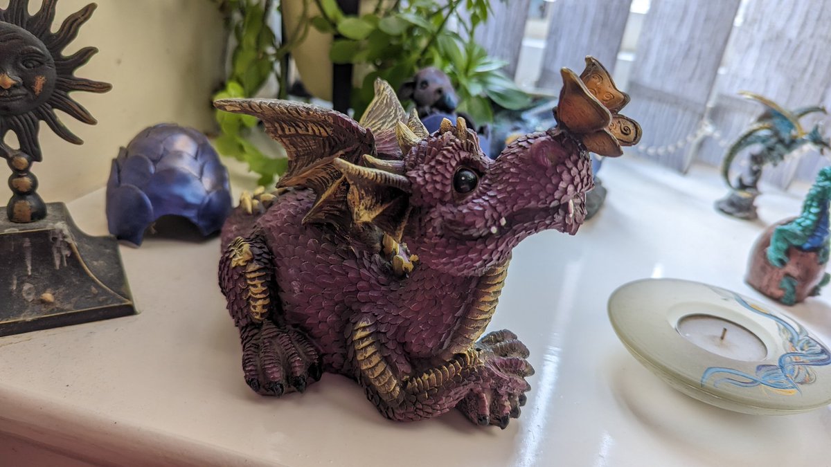 ConinaUK's tweet photo. These two cuties followed me home from Wales-not-Wales. They heard I'm good at giving dragons a forever home 😆
#dragons #alator #NemesisNow #MotherOfDragons https://t.co/hCLkUKoHEl