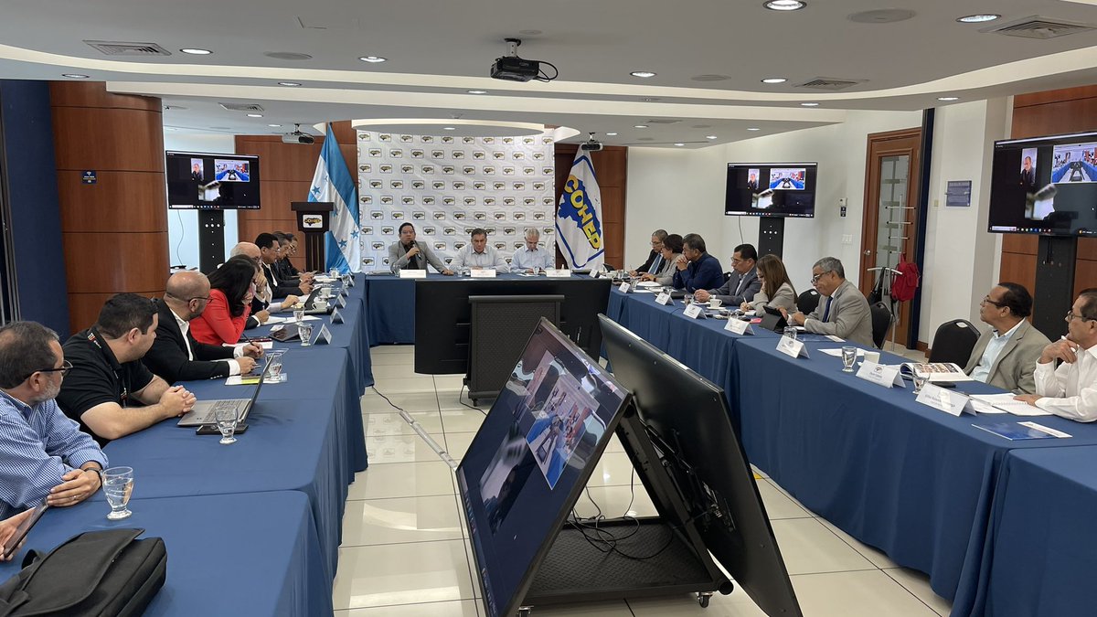 COHEPHonduras's tweet image. El Consejo Hondureño de la Empresa Privada @COHEPHonduras, se reunió con el Secretario de Estado y Gerente de la @EneeHnOficial Ing. Erick Tejeda, para conocer el Plan de Inversión de la estatal eléctrica, informarse sobre el Contrato de #EEH y otros temas relacionados con la…