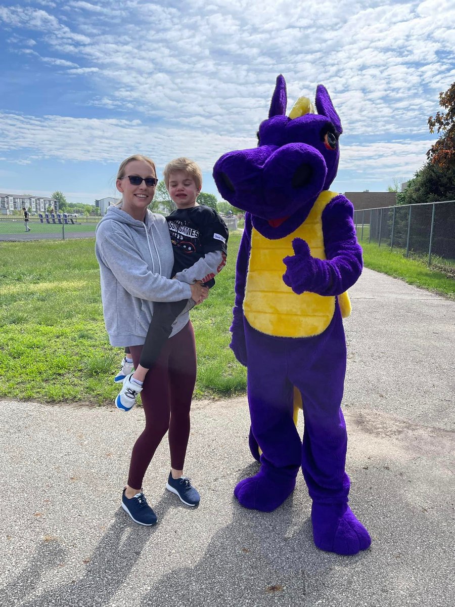 JohnstonCSD's tweet photo. Nearly 200 students with special needs at 2023 Dragon Games! Hosted by Johnston Peer PE &amp; Best Buddies, the field day featured adaptive &amp;  wheelchair bikes, parachute, ribbon twirling, catapults, sensory stations, giant soccer, bowling &amp; more. DCG &amp; Urbandale joined us this year. https://t.co/wPzeomzgI4