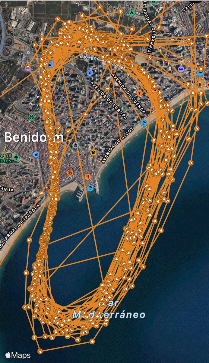 VOSTcvalenciana's tweet photo. 🔥 Imágenes del #incendio de #vegetación en #Benidorm de esta tarde.

Hacemos detalle del tracking del avión anfibio #AT802FB A-55. Cada línea es una toma de agua.

📽 @rubencampi 
📷 @Valencia_WX https://t.co/knepGJ8pdJ
