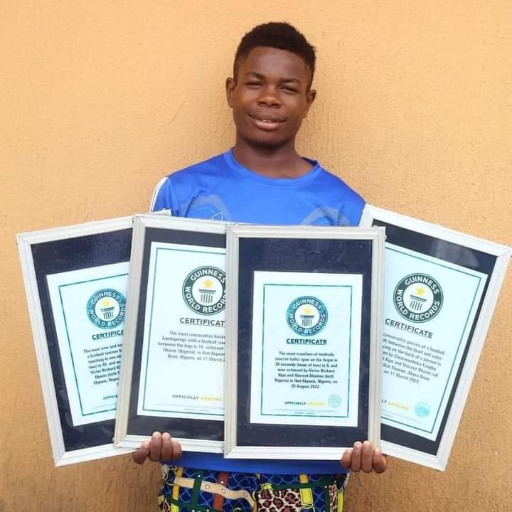This is Vincent Okezie from Aba whose father is late and he works in a Mechanic Workshop in Aba, Abia state he was not Celebrated, he has more than four Guinness World Records in football freestyle. Only this afternoon, i got to know about him. Please, let’s celebrate this lad❤️