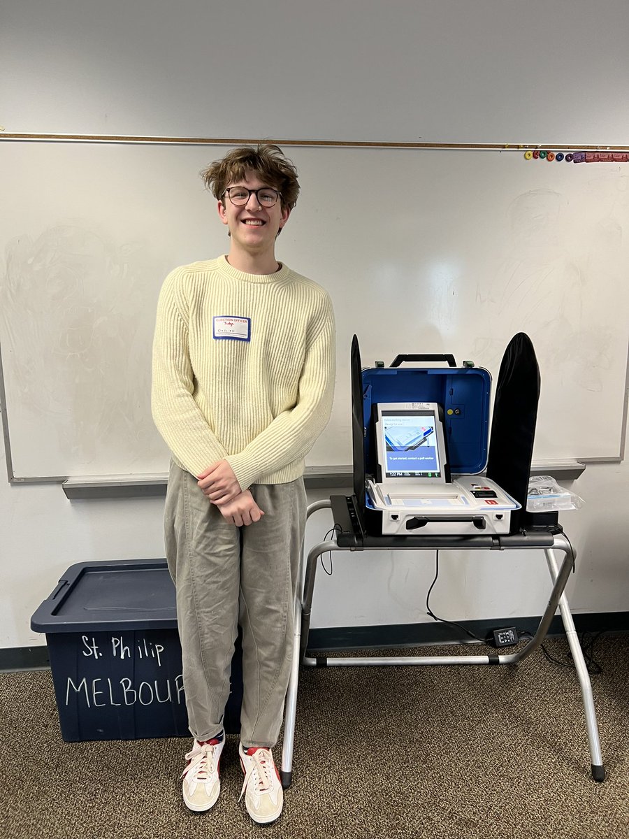 @FTSchools @FTHighlandsHS My awesome #APGov students Sarah Y. and Dash D. are working the polls in CampbellCo #kentucky  today at CampbellCo MS and St.Philip Parish Center! Be like Sarah and Dash! Be sure to do your #civicduty ! @KYSecState #Classof2023
