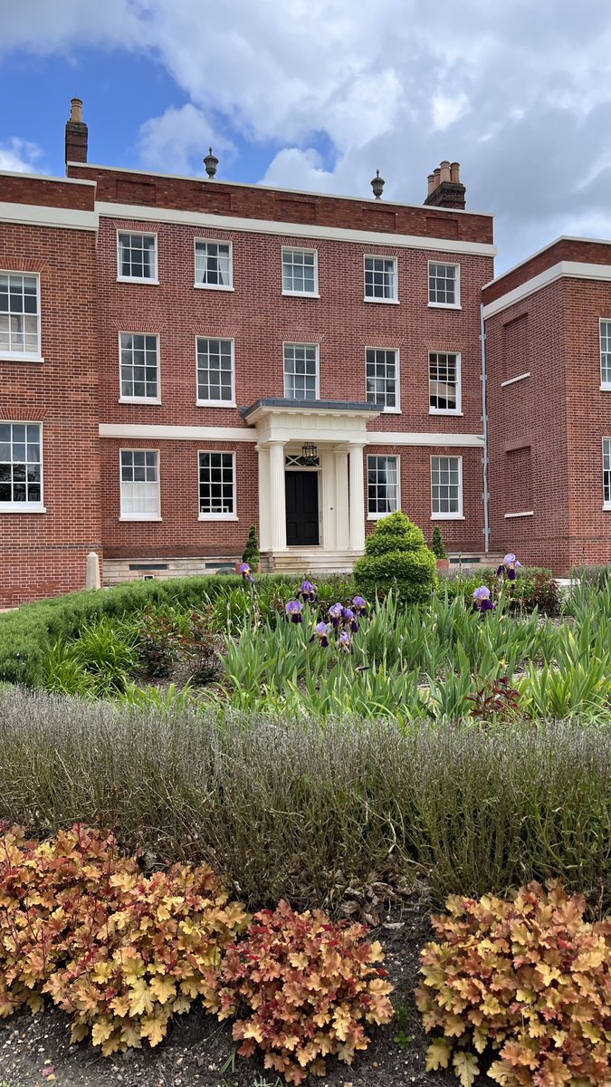 NatalieJessic10's tweet image. It was a pleasure to help teach the #Reproducibility and #Replicability course to students/staff at the  Wellcome @sangerinstitute yesterday. We even used some examples of science &apos;fraud&apos; from @MicrobiomDigest!

What a beautiful campus @wellcomegenome @wellcometrust