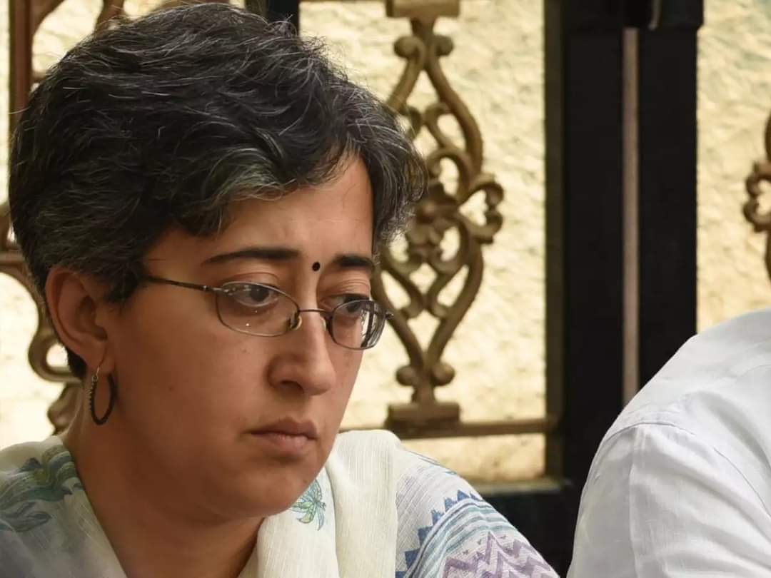 KrishanGahlot_'s tweet photo. दिल्ली शराब scam में CBI ने अरविंद कुमार सिंह को गिरफ़्तार किया है, जो इंडिया अहेड न्यूज़ चैनल के प्रोडक्शन कंट्रोलर हैं. इस  चैनल के एडिटर इन चीफ भूपेन्द्र चौबे हैं।
भूपेन्द्र चौबे की पत्नी रोज़ा बसंती हैं। 
रोज़ा बसंती की बहन आतिशी मर्लेना, दिल्ली की वर्तमान शिक्षा मंत्री है! #दलाल_शिक्षा_मंत्री
#forwarded