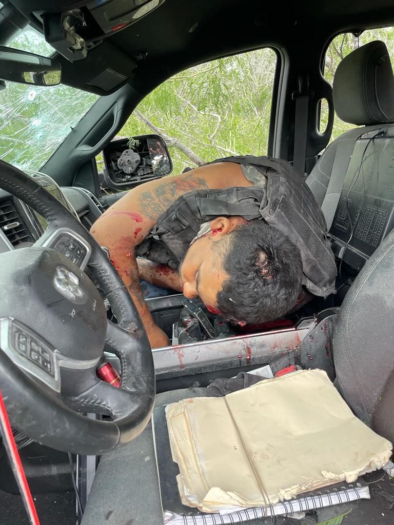 TamCodigoRojo's tweet photo. La guerra que no existe continúa derramando sangre por las carreteras de Tamaulipas. 

Así quedaron sicarios de los “escorpiones” en el enfrentamiento de anoche en #Mendez contra Zetas y Metros @oscarbalmen @vigilantehuaste @FuriaNegra77 https://t.co/abQB00nfX6