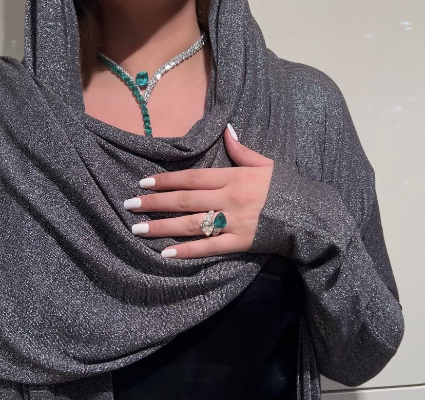 Cyranoob's tweet photo. Incredible emerald set https://t.co/rmWFJu6dP2