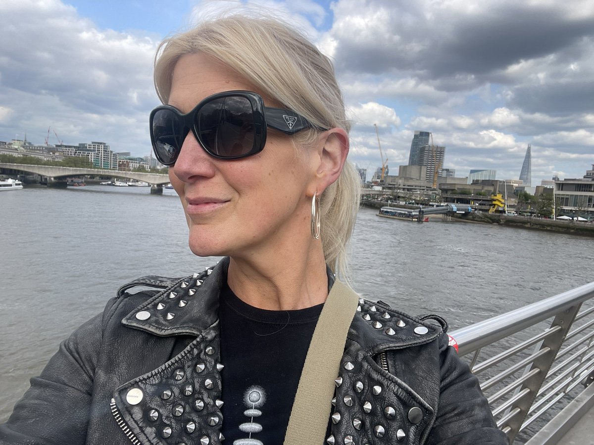 FeeebsC's tweet photo. At the @southbankcentre now to catch @DefLeppard’s book launch this eve “DEFinitely” - @CATSinSPACEband #catpod tee on - a true meeting of all things CATS! 😻 https://t.co/eQxLBZxldN
