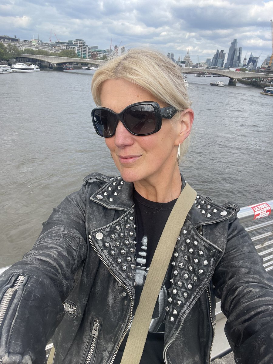 FeeebsC's tweet photo. At the @southbankcentre now to catch @DefLeppard’s book launch this eve “DEFinitely” - @CATSinSPACEband #catpod tee on - a true meeting of all things CATS! 😻 https://t.co/eQxLBZxldN