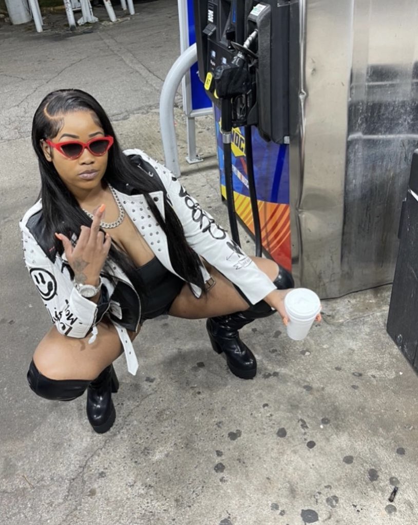 YoFavoriteTopic's tweet image. HE KNO THAT IM A BIG MAC N THESE OTHER HOES SOME KIDS MEALS🥱