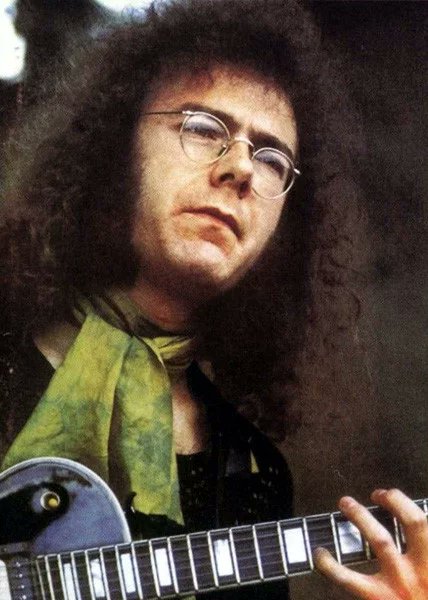 Happy 73rd birthday to Robert Fripp. 