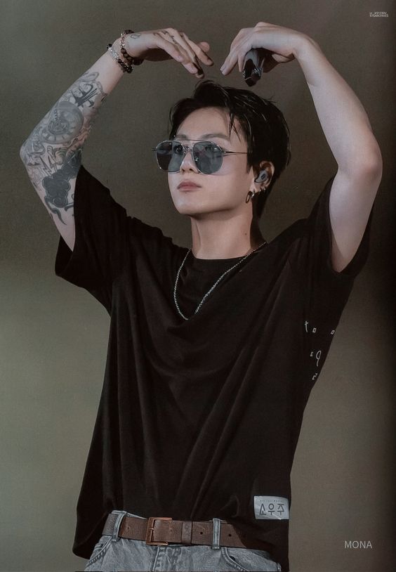 JKMusicHub's tweet photo. RT &amp; REPLY

I am voting #JungKook for #ArtistaMasculinoInternacional and #LeftAndRight for #MusicaInternacional at the #SECAwards https://t.co/lN15sf1rrj