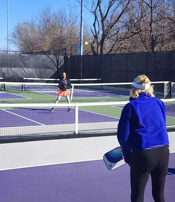 Did someone say… PICKLEBALL?! ✨it’s only one of the fastest growing sports in the US!
We had a thrilling time on our shoot showing off the @RoknePickleball kit. Get your own for exclusive deals at cbsdeals.com 
#cbs #sports #healthy #daytime #daytimetv