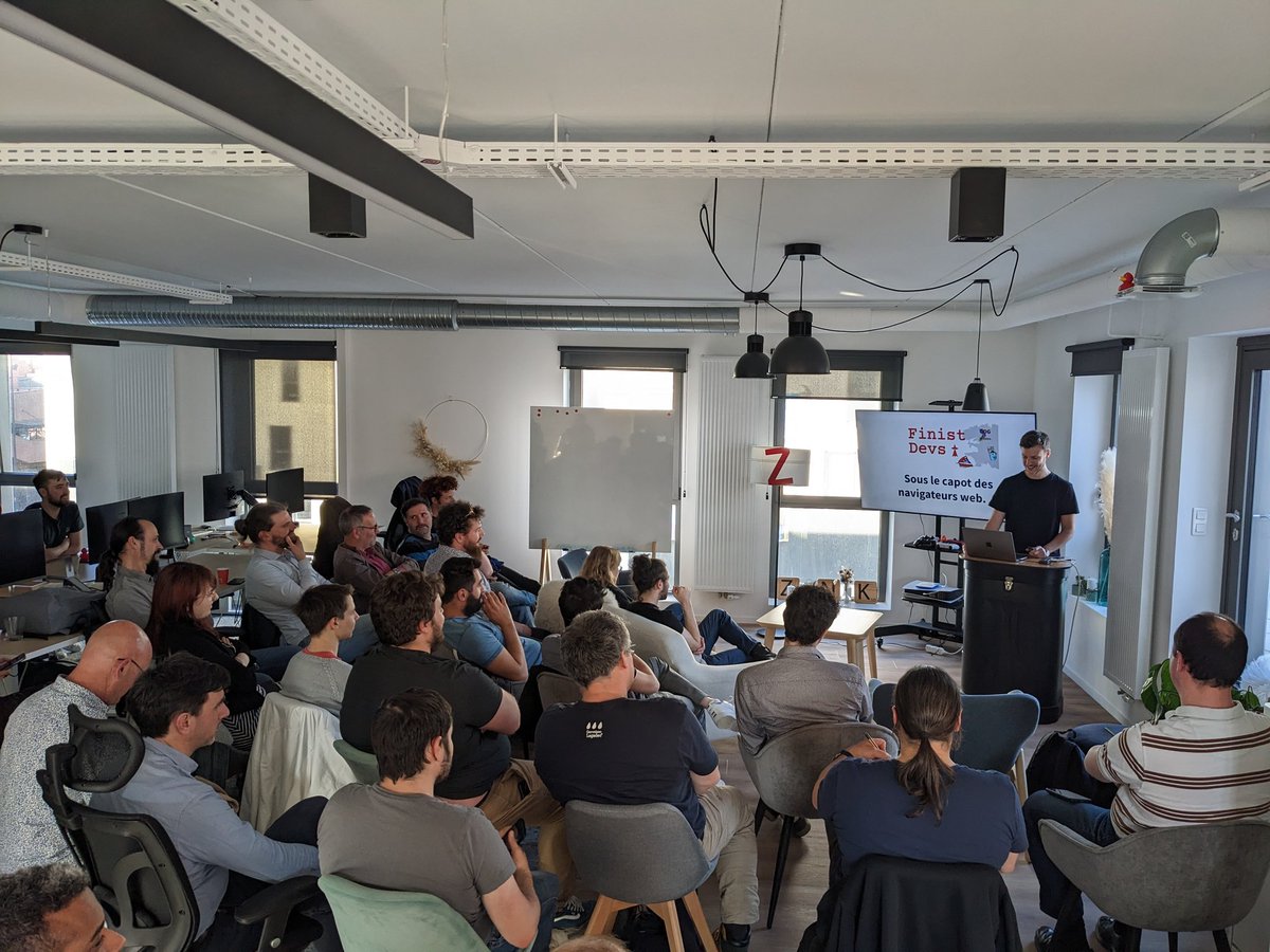 Salle pleine pour la soirée #FinistDevs 🎉
Presque 40 personnes pour écouter <a href="/_Akanoa_/">Noa 🦀</a> 📢 et <a href="/anthony_legoas/">Anthony Le Goas</a> 📢 dans cette avant-première du <a href="/CampingSpeakers/">Le Camping des Speakers</a> 🏕️ !