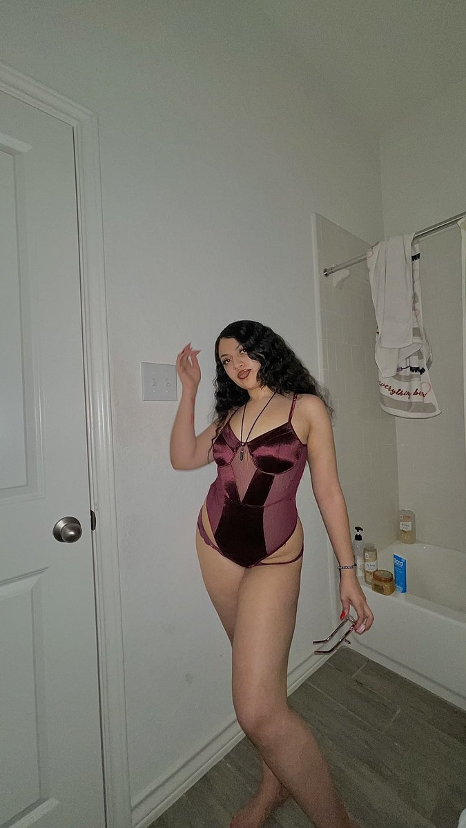 Pastel_Vampire_'s tweet photo. 3rd try on Haul
More on my https://t.co/R8BQqufBxr
.
.
.
#horny #hornygirl #lingerie #Only18 #onlyfans_girl #onlyfanslatinas #onlyfansFree #onlyfansmodel #nsfw #naughty #sexylatina #smackmyass #TwerkSum #strippermoves #bootydancer #amateurlady https://t.co/M86bg00G7u