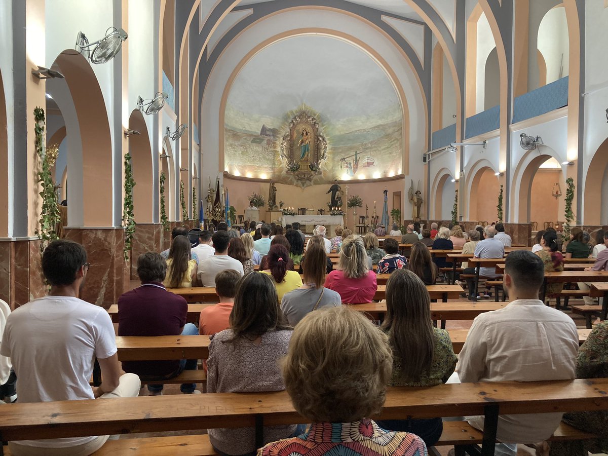 SalesianosLLC's tweet photo. Segundo día de Novena a #MaríaAuxiliadora en este #MayoSalesiano #AbrimosCaminos https://t.co/VD2tXVDoVs