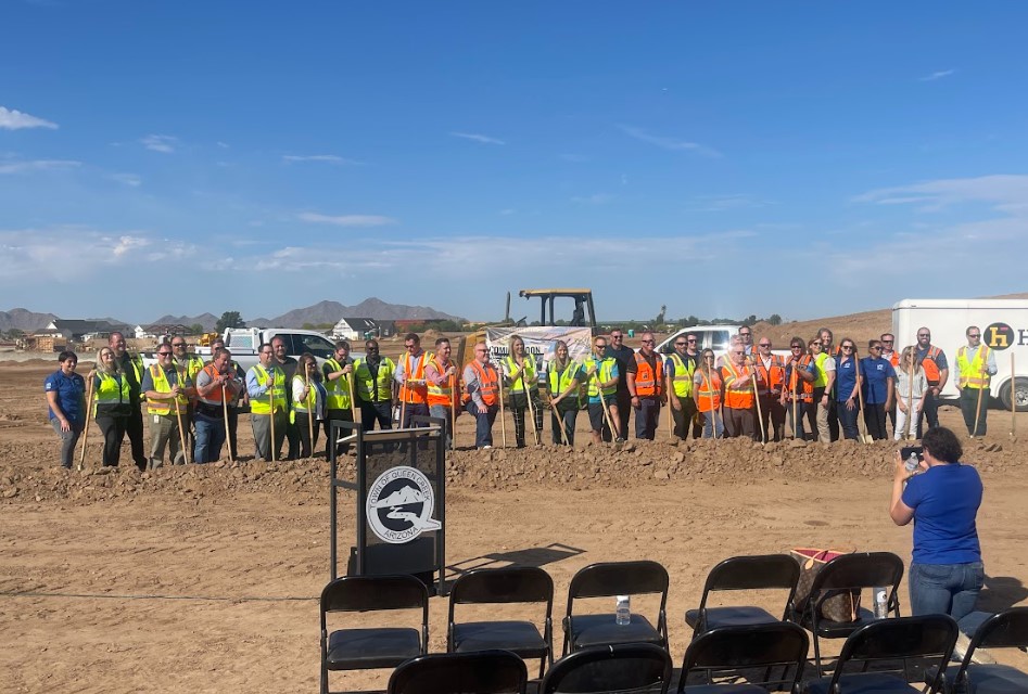 QCUSD_Super's tweet photo. What a beautiful day to break ground on the new @TownofQC Aquatic Center! This facility will serve the families of Queen Creek with a lap pool, play pool, lazy river, slides, and more. #QCLeads #liveplaylearn https://t.co/FQCpwrSMxI