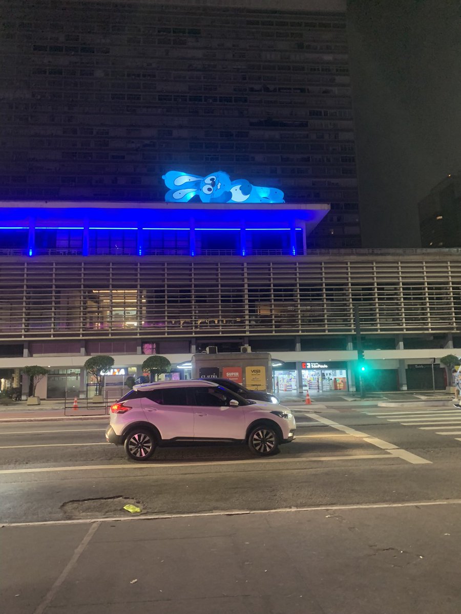 filhodeumbra's tweet photo. esses dias passei pela paulista de noite, e o sansão fica tão lindo assim brilhando��🤏 https://t.co/qTAlTdQ9DD