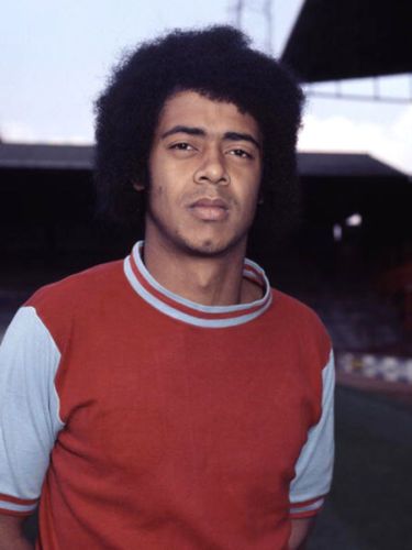 robertmdaws's tweet photo. #CliveCharles Younger brother of John, who also played for @WestHam A full-back, Clive made 15 apps for #WHU in the early 70s, but was never able to claim a regular first team place ahead of Frank Lampard and John McDowell.
In 1974, he was transferred to Cardiff City
Pic 1972 https://t.co/ikpx2JYW2q