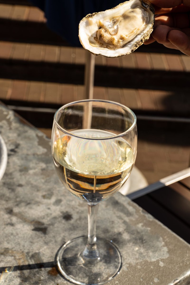 $2 Oysters and $5 Glasses Of Wine!

Happy Hour
4-6pm
Monday-Friday