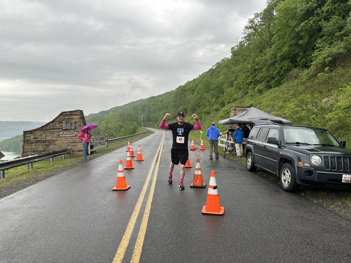 Magic_Elf_Mike's tweet photo. Cheers to heroic local businesses like my wife’s family! Thanks for being sponsors at #ConquerTheDamn5K! Because of you I can run for #Tmobile at #AgingFamilyServices #MothersDayRace to support awareness. #MobilizeForService. @Red_Rose_11 @dinardo_matt @letsgoTMOVa @ChappyCLT https://t.co/vCprWytBnx
