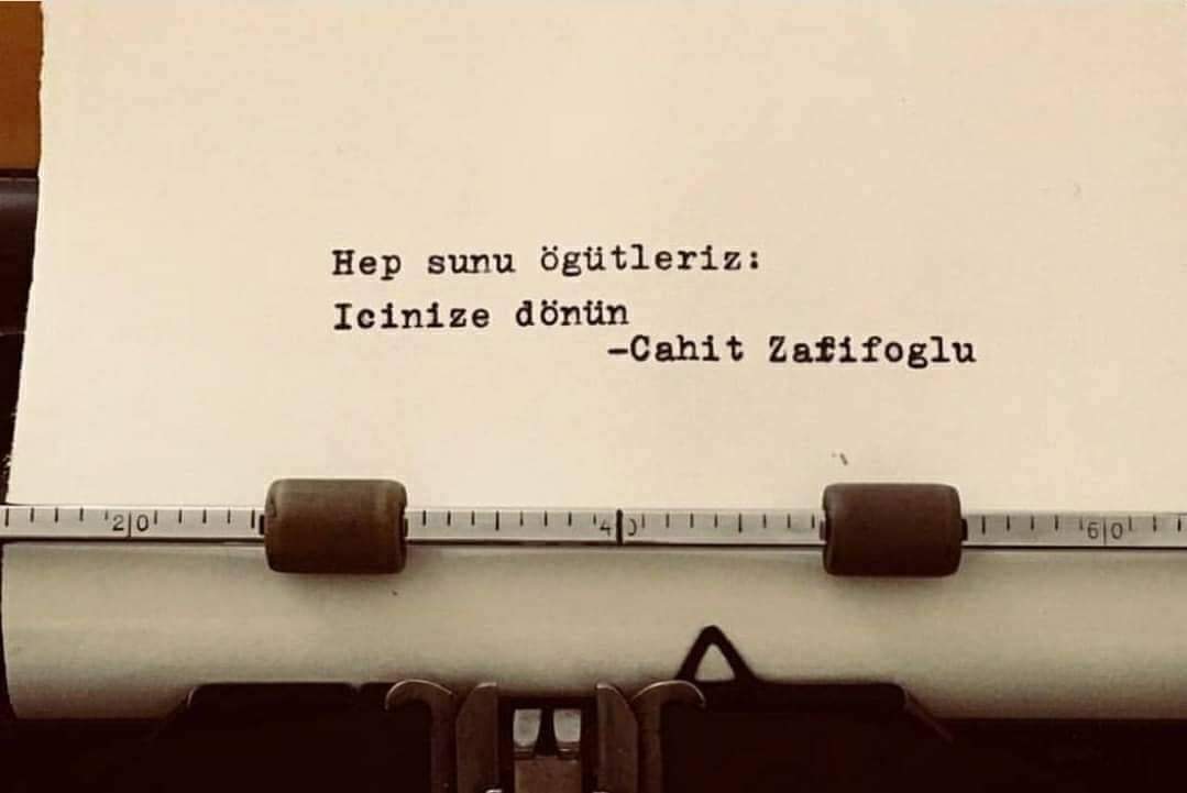 PDuragi's tweet photo. Geceler sever beni,
Bilirler...
Apansız gelen garipliğimi,
Karanlıkta görünmez olmuş,
Umudum dediğin,
Kalp çarpıntıların...🌙🌼 https://t.co/wPOYcMoDes