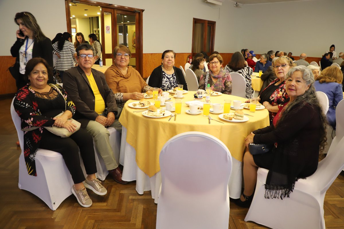 GoreAyP's tweet photo. 🟡En representación del Gobernador Regional, Siboney Sanzana Guerrero, asiste a entrega de Certificación del Programa Yo Emprendo Semilla FNDR Adulto Mayor 2022. Además los Consejeros Regionales Ximena Valcarce y Gary Tapia. https://t.co/1g41e5riUI