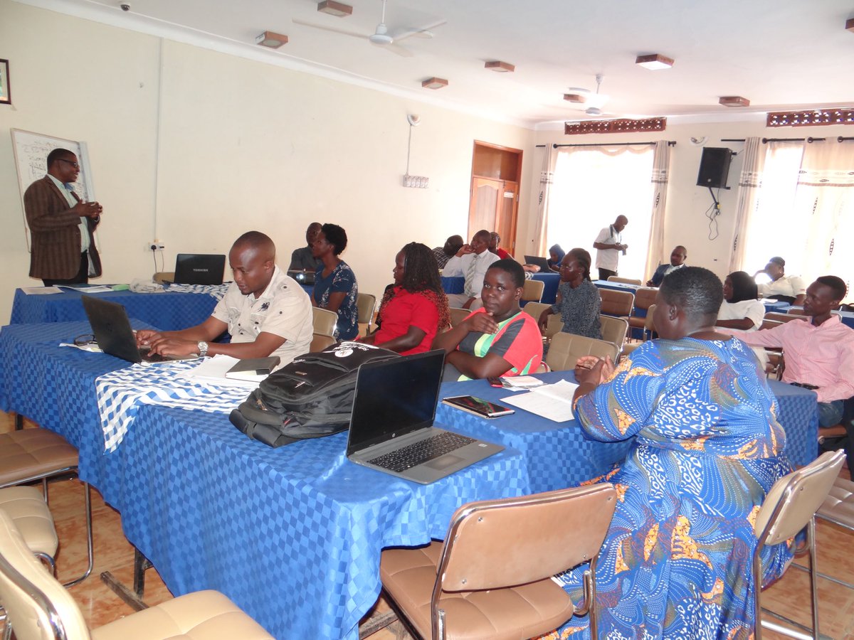 BLocalgovt's tweet photo. Earlier today the District #AIDS Committee supported by @AYDLinkUg and @UNASO18 had a quarterly engagement looking into the plight of #PLHA and constituted an HIV/AIDS Workplace Policy Committee to come up with a District WorkPlace HIV/AIDS policy draft @Ashwauganda  @cysrauganda https://t.co/r5jTKqCCm3