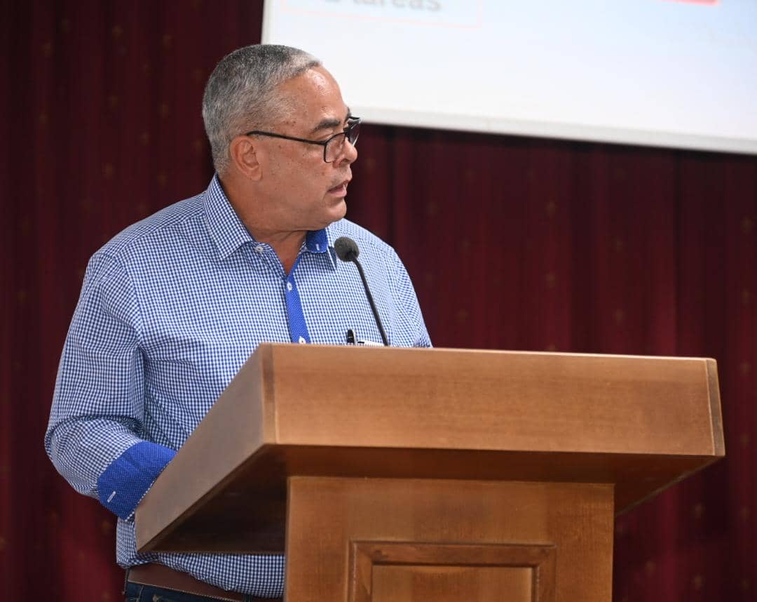 PresidenciaCuba's tweet photo. Esta semana reinicia el presidente @DiazCanelB su intercambio en todas las provincias del país.

#AHORA dirige en La Habana el diálogo con directivos de la capital 
para chequear los compromisos provinciales con vistas a alcanzar mejores resultados en 2023.

#Cuba 🇨🇺 https://t.co/lY47Gqb0z7
