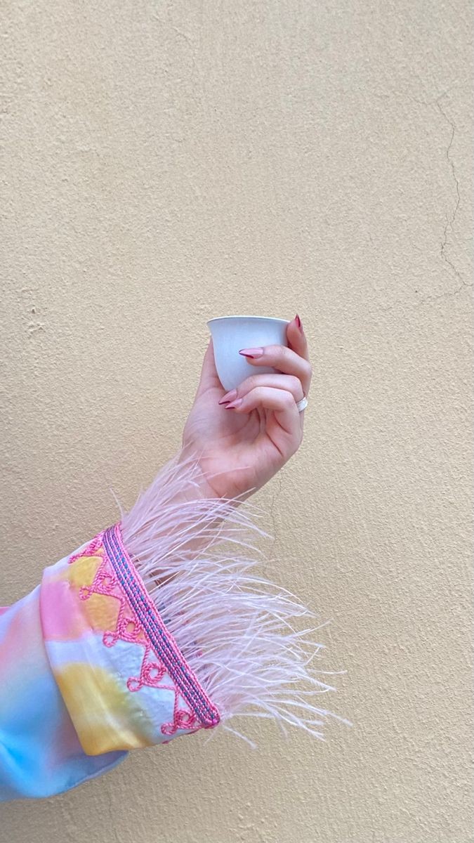 كن أنت سيّد مزاجك ، لا تدع أحداً ينتزع منك شغفك لشيء ، رافق من تحبّ حتى لو كان كتاباً أو كوب قهوة💜