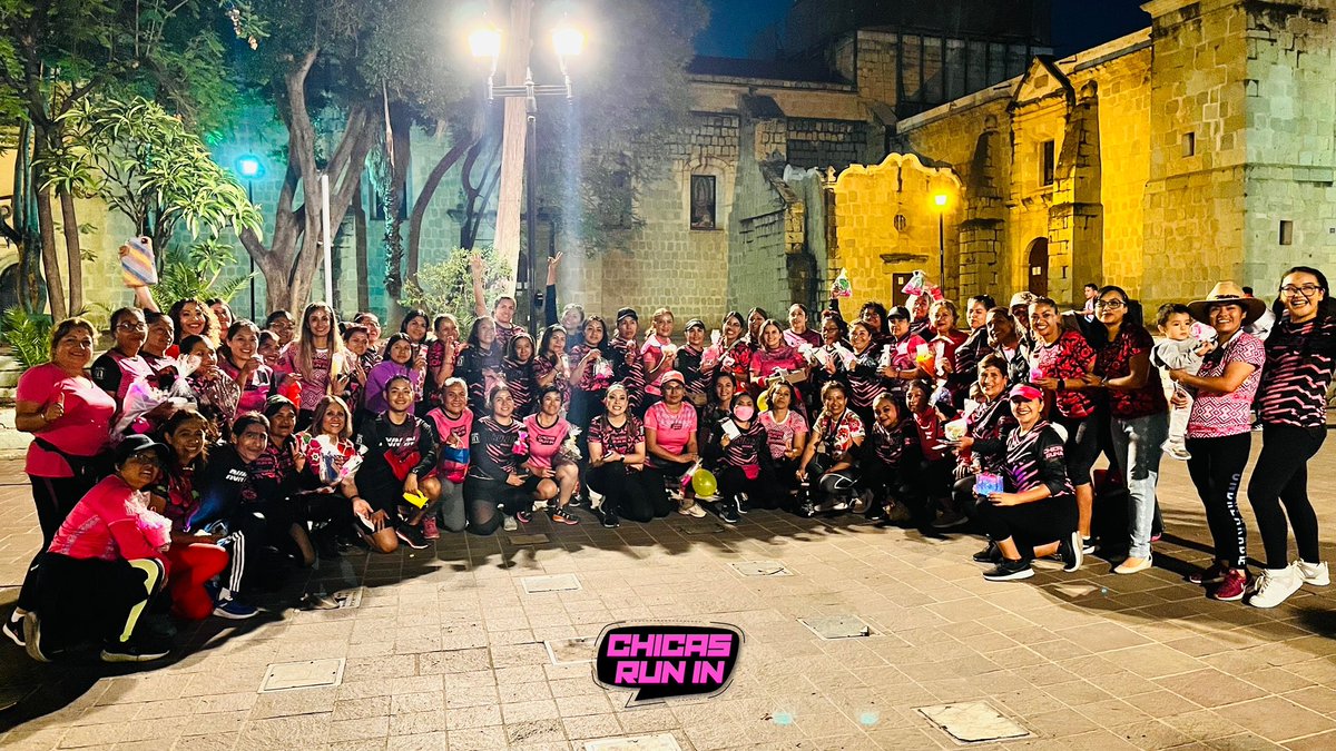 RunInOaxaca's tweet photo. ¡Celebramos el día de las madres en grande! 

Kilómetros, regalos y muchas sorpresas 🏃🏽‍♀️🩷 

•Agradecemos infinitamente a nuestro amigo @Isacklavariega de “Compás Acústico” por sumarse a este gran festejo. 
🎸 9511900955

#ChicasRunIn #DíaDeLasMadres #CalidadRunIn https://t.co/J4XNLO4jKY