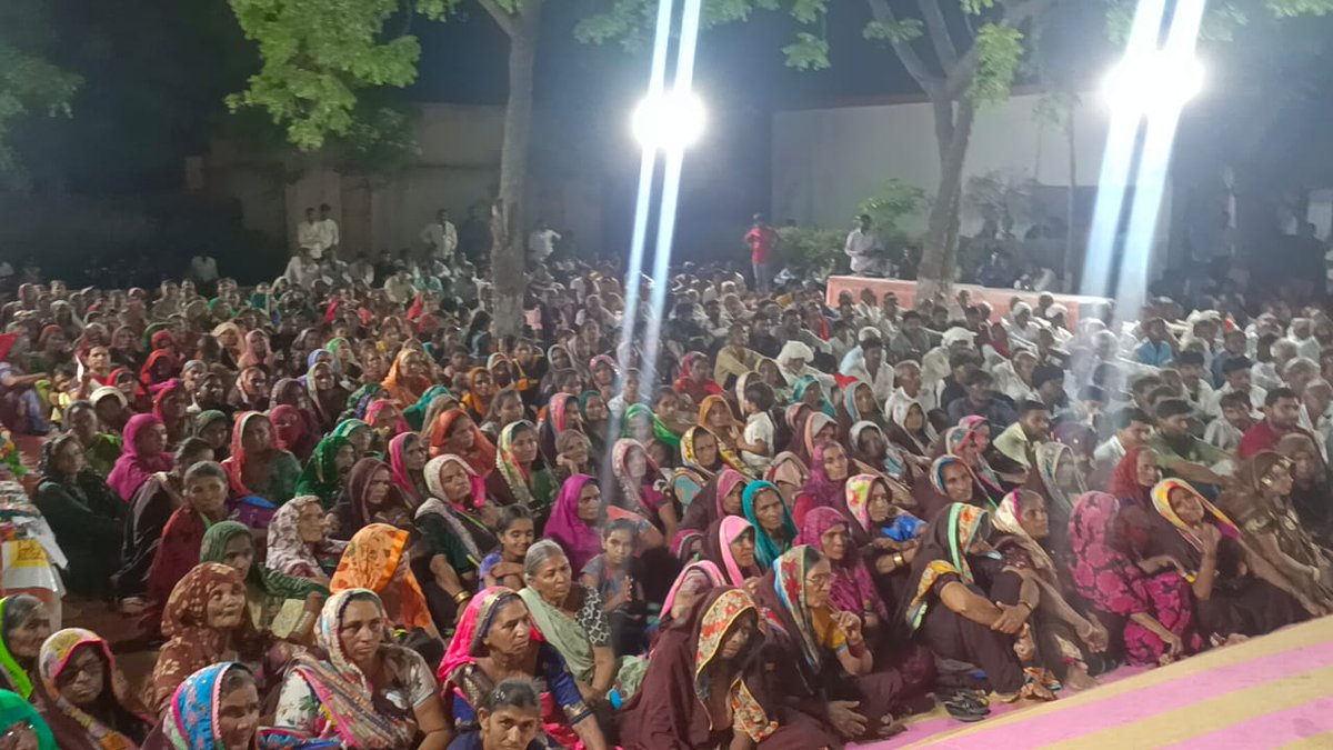 આજરોજ રાપર તા.ના પ્રાગપર ગામે "સંતૃપ્તિ" પહેલ અંતર્ગત રાત્રીસભાનું આયોજન કરાયું. જેમાં વિવિધ વિભાગો દ્વારા વિવિધ યોજનાઓનો મહત્તમ લાભ ગ્રામજનોને મળે તેવા પૂરા પ્રયત્નો કરાયા અને લોકો દ્વારા કરાયેલ રજૂઆતોના હકારાત્મક નિકાલ માટે સંબંધિતોને જરૂરી સૂચનાઓ આપી.
<a href="/CMOGuj/">CMO Gujarat</a> <a href="/revenuegujarat/">Revenue Dep. Gujarat</a>