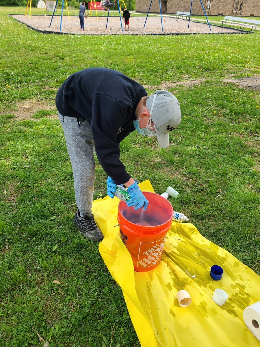 RHTAStem7's tweet photo. We started our final positive contribution to our community, rain chains. Learners will take these rain chains &amp; distribute them to help safely direct rain water to the appropriate drainage areas. We collaborated with @ArtRhta to hydrodip the cups, such a fun art technique! https://t.co/m6M8u8mpQ8