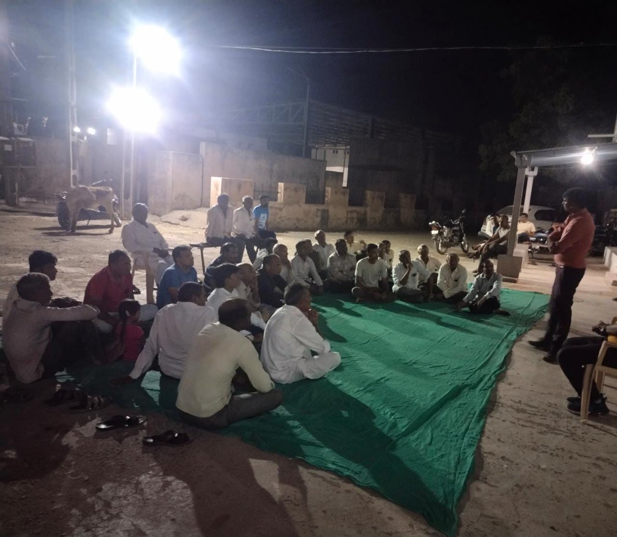 Gramsevak1972's tweet photo. રાજકોટ જિલ્લાનાં દરેક તાલુકાના બધાં j ગામોમાં #SPNF એટલે કે #પ્રાકૃતિક_ખેતી #ગાય_આધારીત_ખેતી ની ઝુંબેશ રૂપે કામગીરી કરતાં રાજકોટ જિલ્લાનાં ગ્રામસેવકો. @RaghavjiPatel @GujAgriDept @DDORAJKOT1 @Guj_Gramsevak @ATMAGUJARAT https://t.co/zm66gOmWfZ