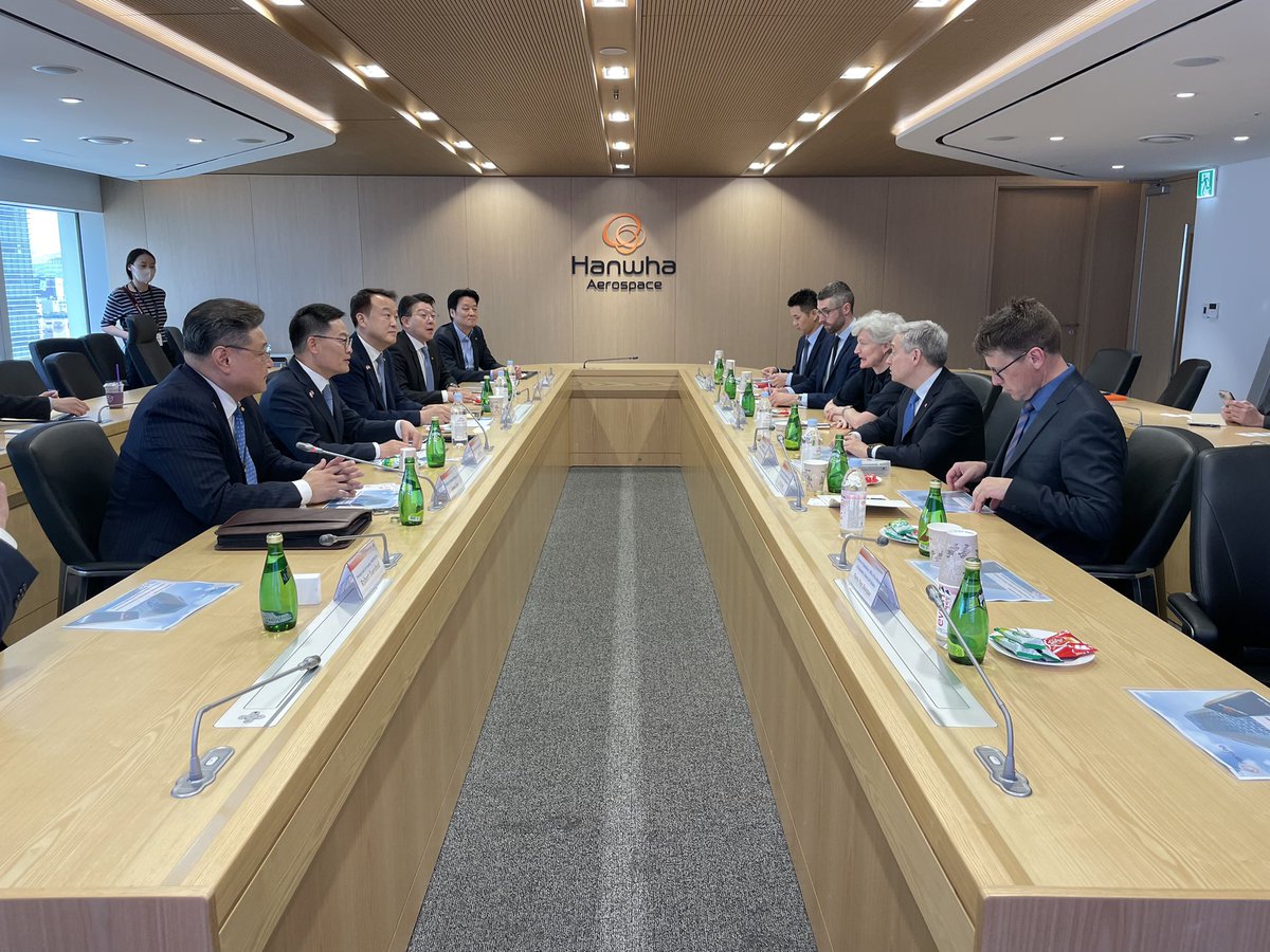 FP_Champagne's tweet photo. 🇨🇦🇰🇷 The aerospace and defence industries are driving innovation and economic growth in Canada. 

We will continue to leverage advantages to attract companies like Hanwha, so that we can create good jobs for our two countries. https://t.co/wPhkj2zrnv