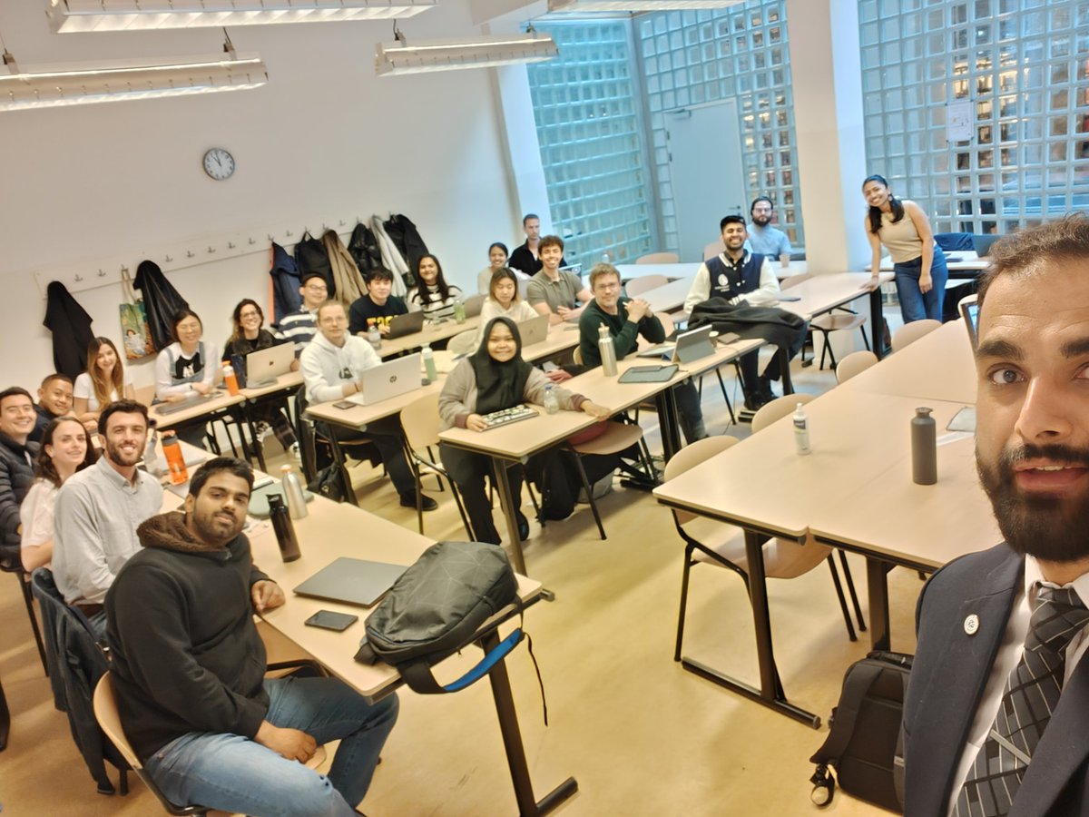 HamzaHameed007's tweet image. Finally - yesterday I had the pleasure to give my annual lecture on the #SpaceProtocol of the #CapeTownConvention to a super intrigued and passionate bunch of students.

Thank you @StevenTruxal, @tanjamasson, Jin, Natascha, and all the Leiden friends for their kind invitation!