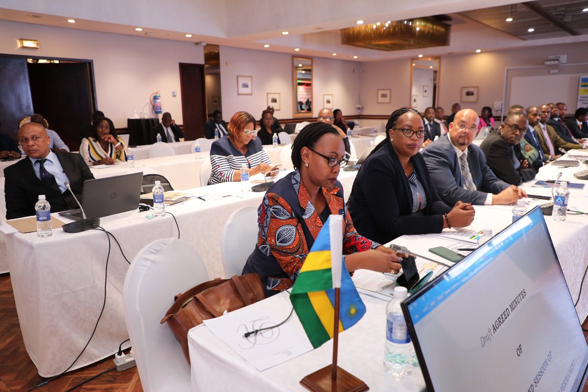 gahigip's tweet photo. "🇷🇼🇿🇼
This afternoon, in Zimbabwe, Minister @Vbiruta and his counterpart, @ShavaHon, Zimbabwe’s Minister of Foreign Affairs, co-chaired the Ministerial Session of the 2nd JPCC meeting between Rwanda and Zimbabwe. https://t.co/qTBTbU5w6h"