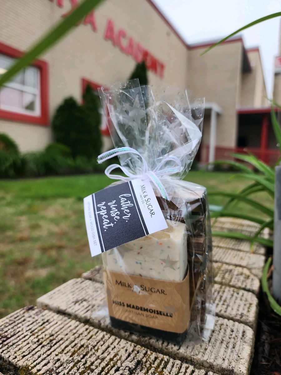 LisaSpringdale's tweet photo. 😎Thank you so much to Milk and Sugar on Emma!!!!! We love our gifts!!! 
#LearnInnovateSupportAchieve https://t.co/kLWKRzt2XK