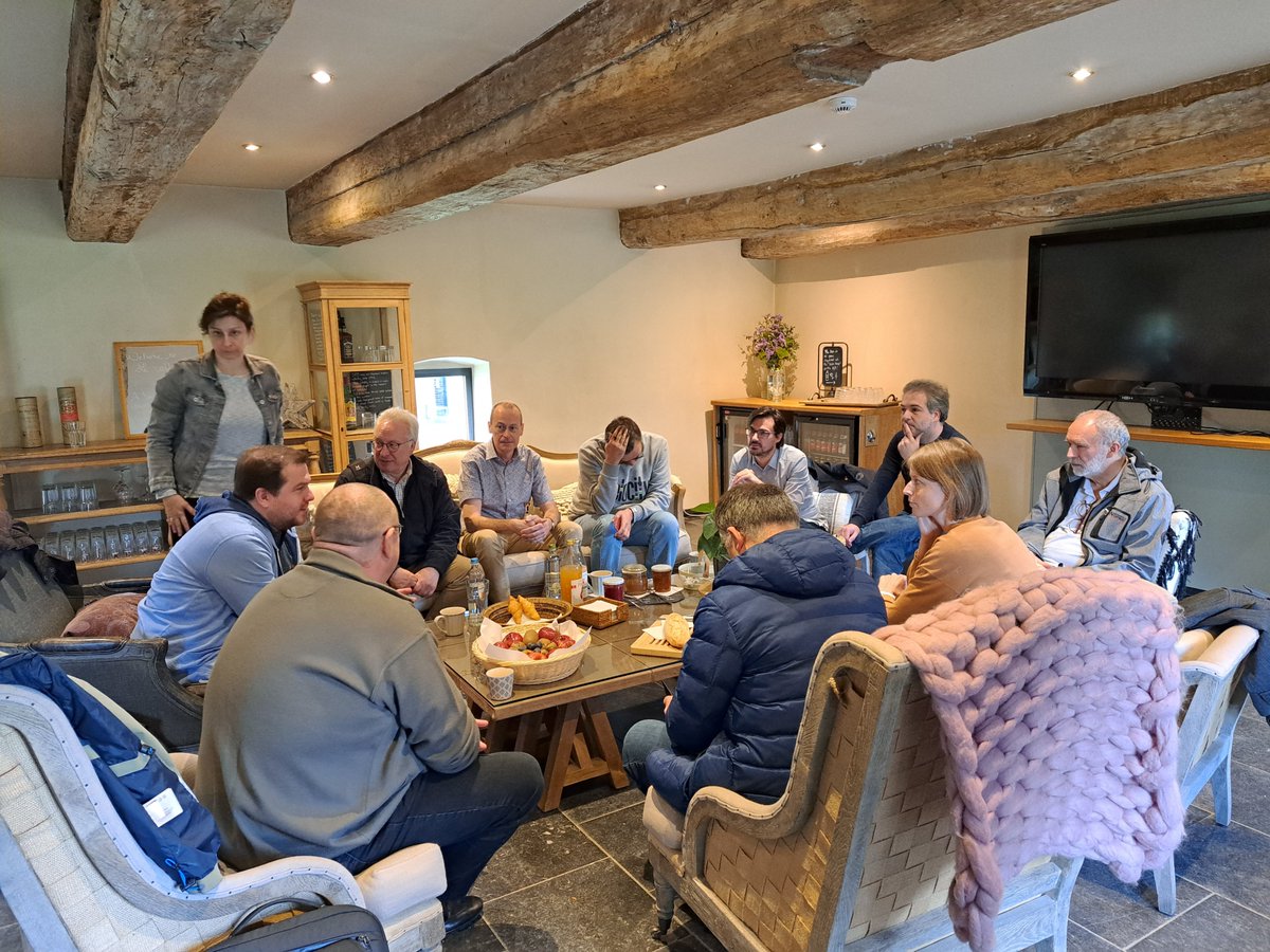 Aujourd'hui c'était la journée au vert des académiques <a href="/UNamurCSFaculty/">UNamur - Faculté d'Informatique</a> l'occasion de faire le point sur l'articulation de nos cours, l'organisation de nos dispositifs pédagogiques et le calendrier des travaux pour nos étudiants. Échanges productifs 💬📝et objectifs remplis 🎯