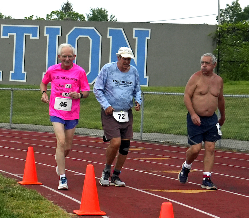 At a track race in Pennsylvania last weekend, <a href="/TheUltraGeezer/">Gene Dykes</a> (Gene Dykes, 75) set seven U.S. masters records, despite battling illness:

runningmagazine.ca/the-scene/gene…