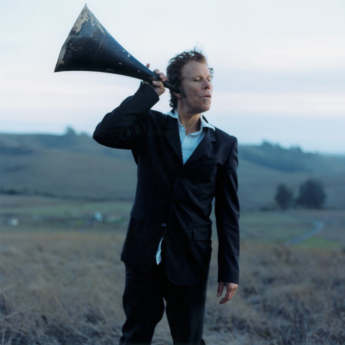 tomwaits's tweet photo. "Nothing beats the drama of a bullhorn."

📷: Jean Baptiste-Mondino https://t.co/n3ofFogXO2